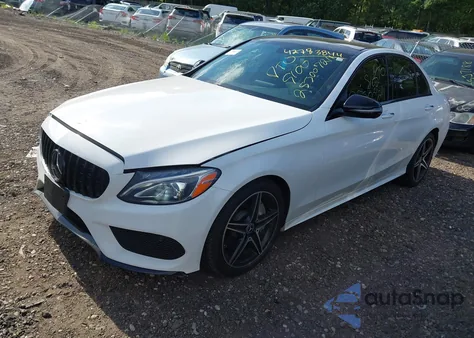 2017 Mercedes-Benz C 300 4Matic/Luxury 4Matic/Sport 4Matic z USA, uszkodzony, nr VIN 55SWF4KB3HU214054